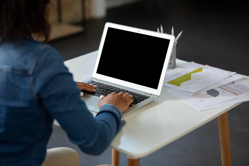 Travail sur écran: comment bien s’installer à son poste?